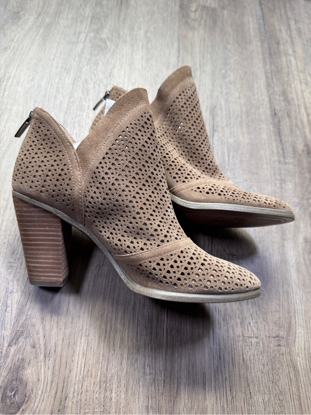 Vince Camuto VP-FLUNNA Beige Booties - Size 8 M / 38.5